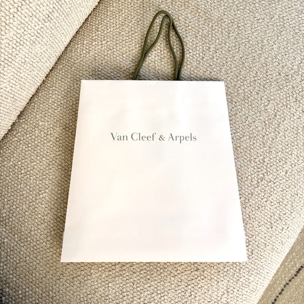 Van Cleef & Arpels boutique shopping bag
